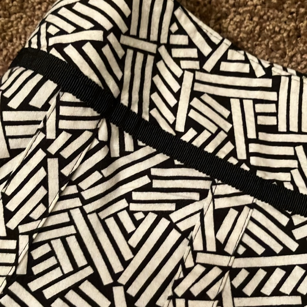 LOFT. BLACK AND WHITE SKIRT. SIZE 8. VERY NICE LIGHTWEIGHT FABRIC. NWT - Picture 6 of 6
